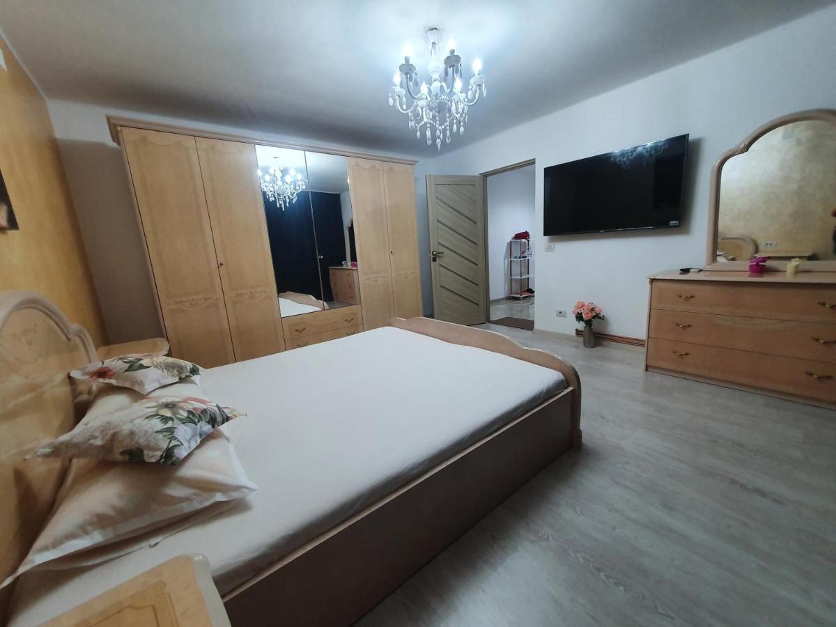 Kriss Apartment Luxury Тиргу-Жіу Екстер'єр фото